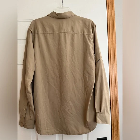Men’s khaki Columbia long sleeve with Omni shade fishing shirt. Size medium - Picture 2 of 12